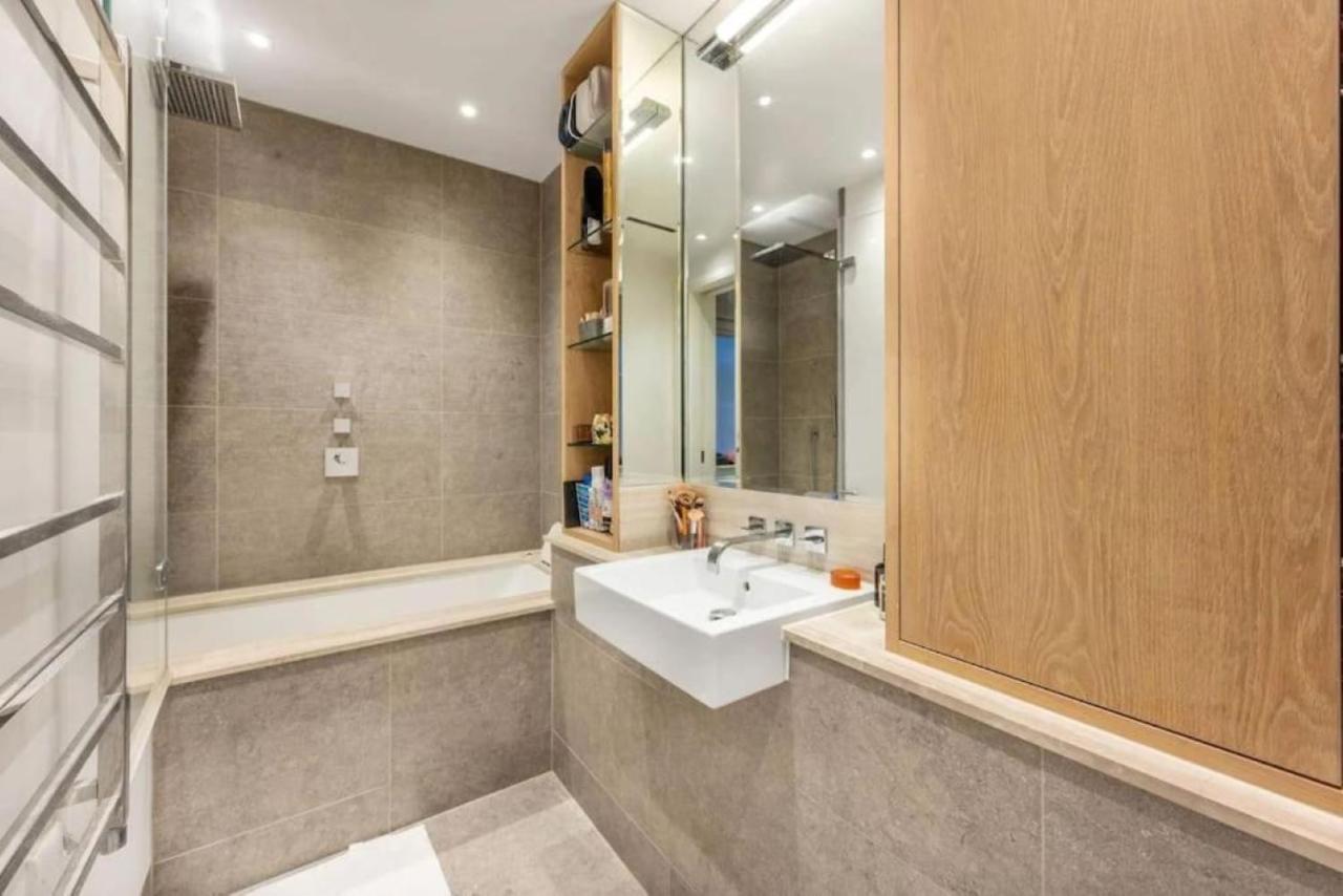 Posh 3 Bedroom Flat With Terrace And Indoor Fireplace In Mayfair, Near Hyde Park لندن المظهر الخارجي الصورة