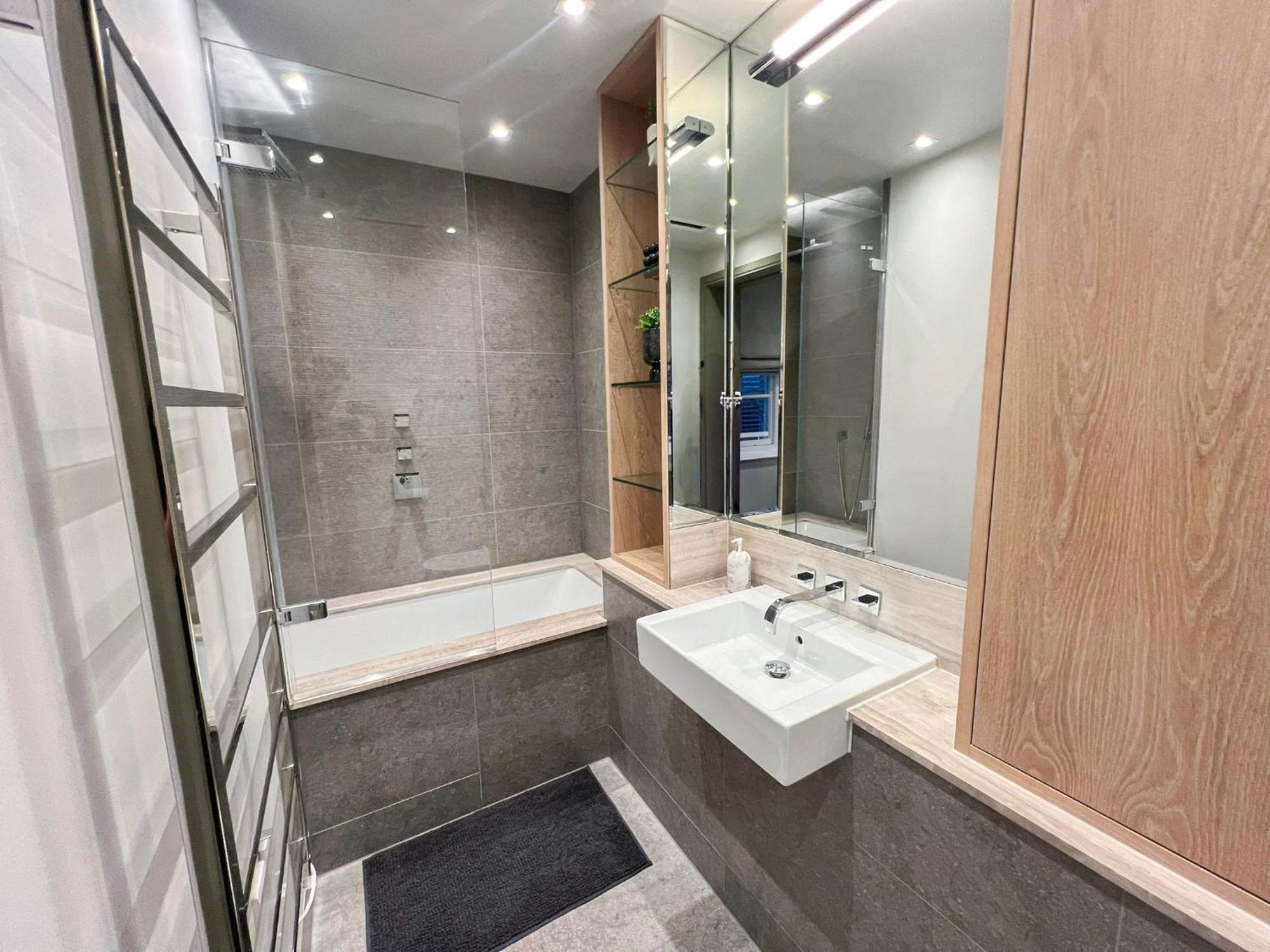 Posh 3 Bedroom Flat With Terrace And Indoor Fireplace In Mayfair, Near Hyde Park لندن المظهر الخارجي الصورة