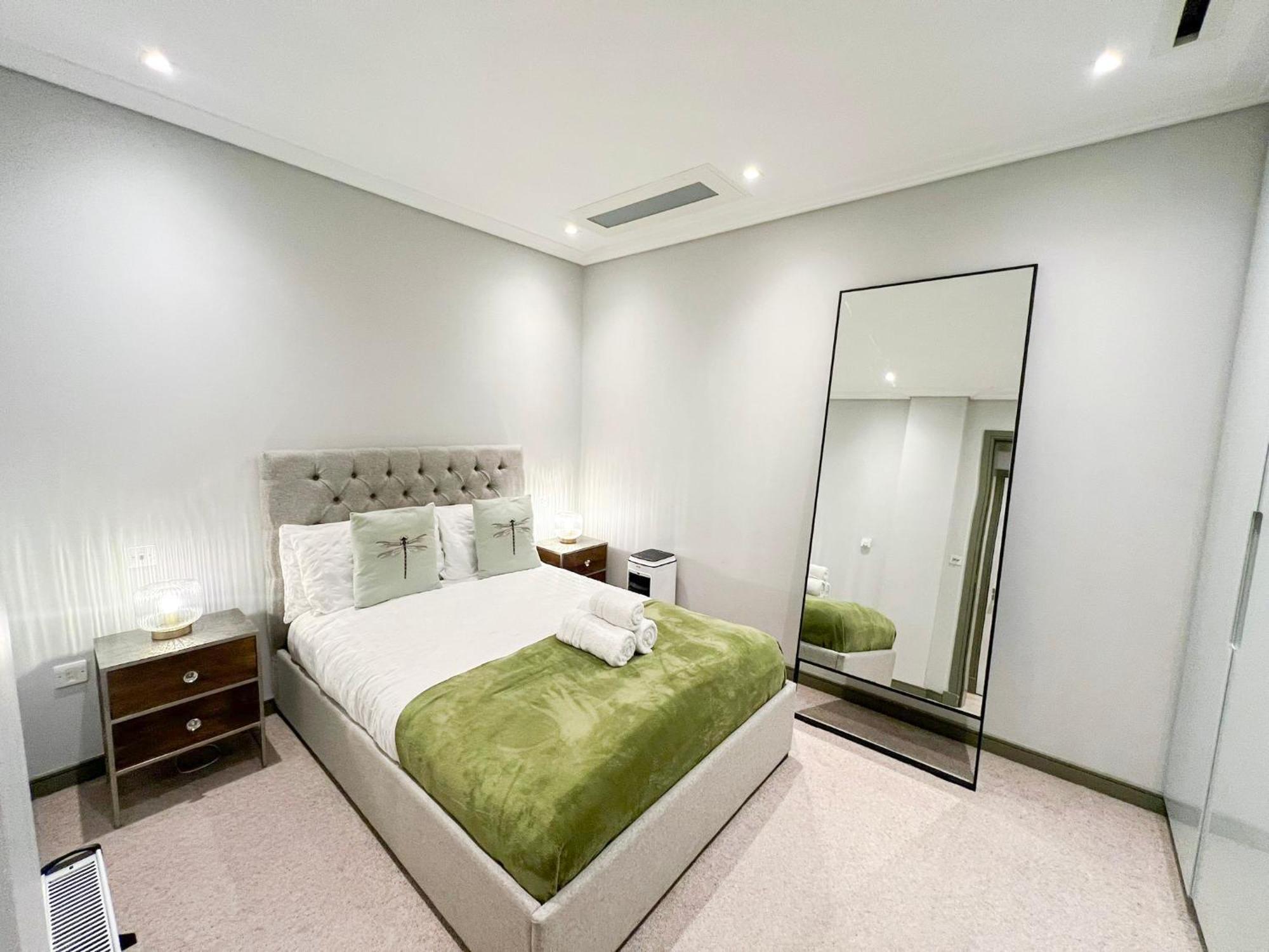 Posh 3 Bedroom Flat With Terrace And Indoor Fireplace In Mayfair, Near Hyde Park لندن المظهر الخارجي الصورة