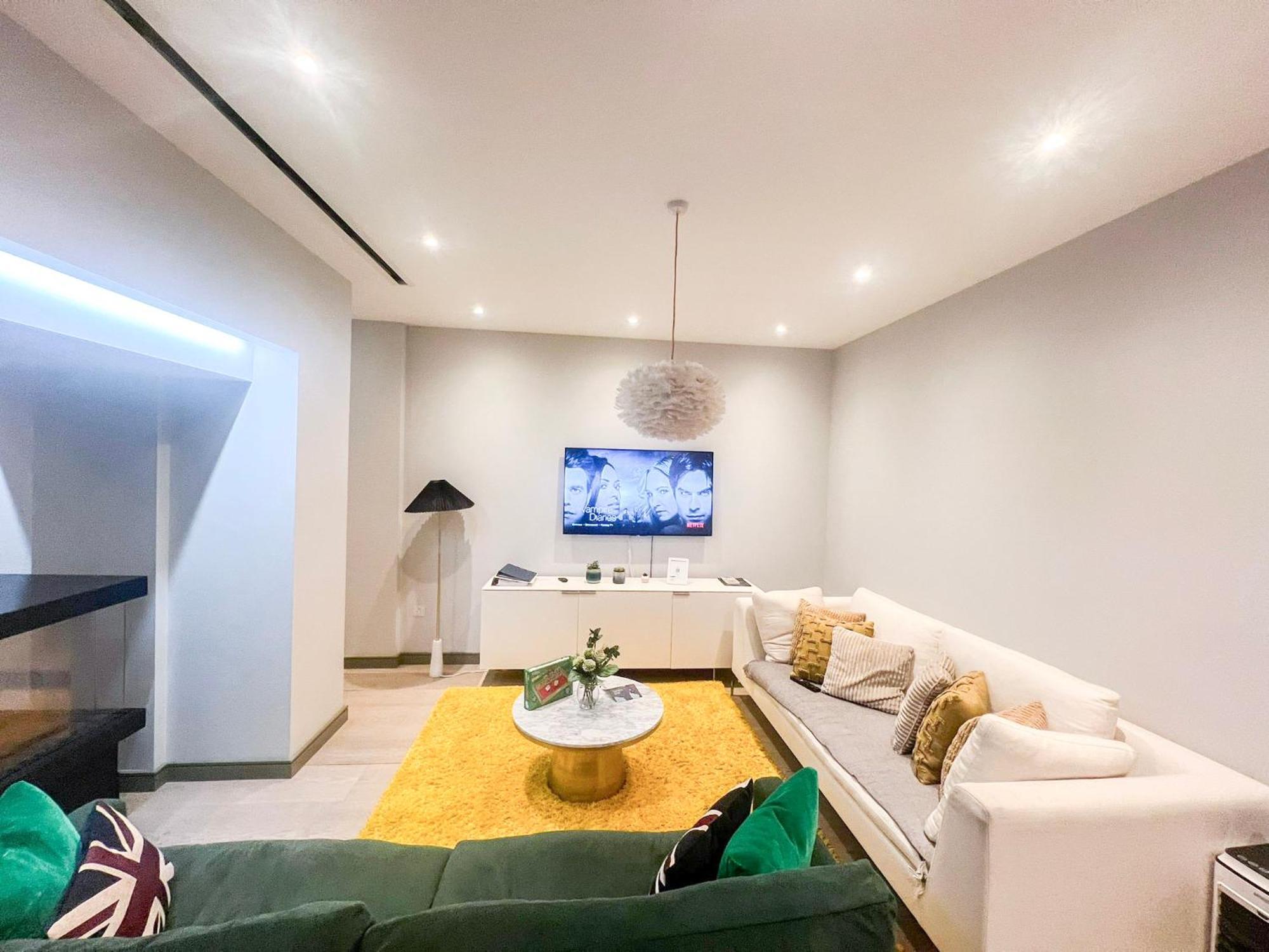 Posh 3 Bedroom Flat With Terrace And Indoor Fireplace In Mayfair, Near Hyde Park لندن المظهر الخارجي الصورة