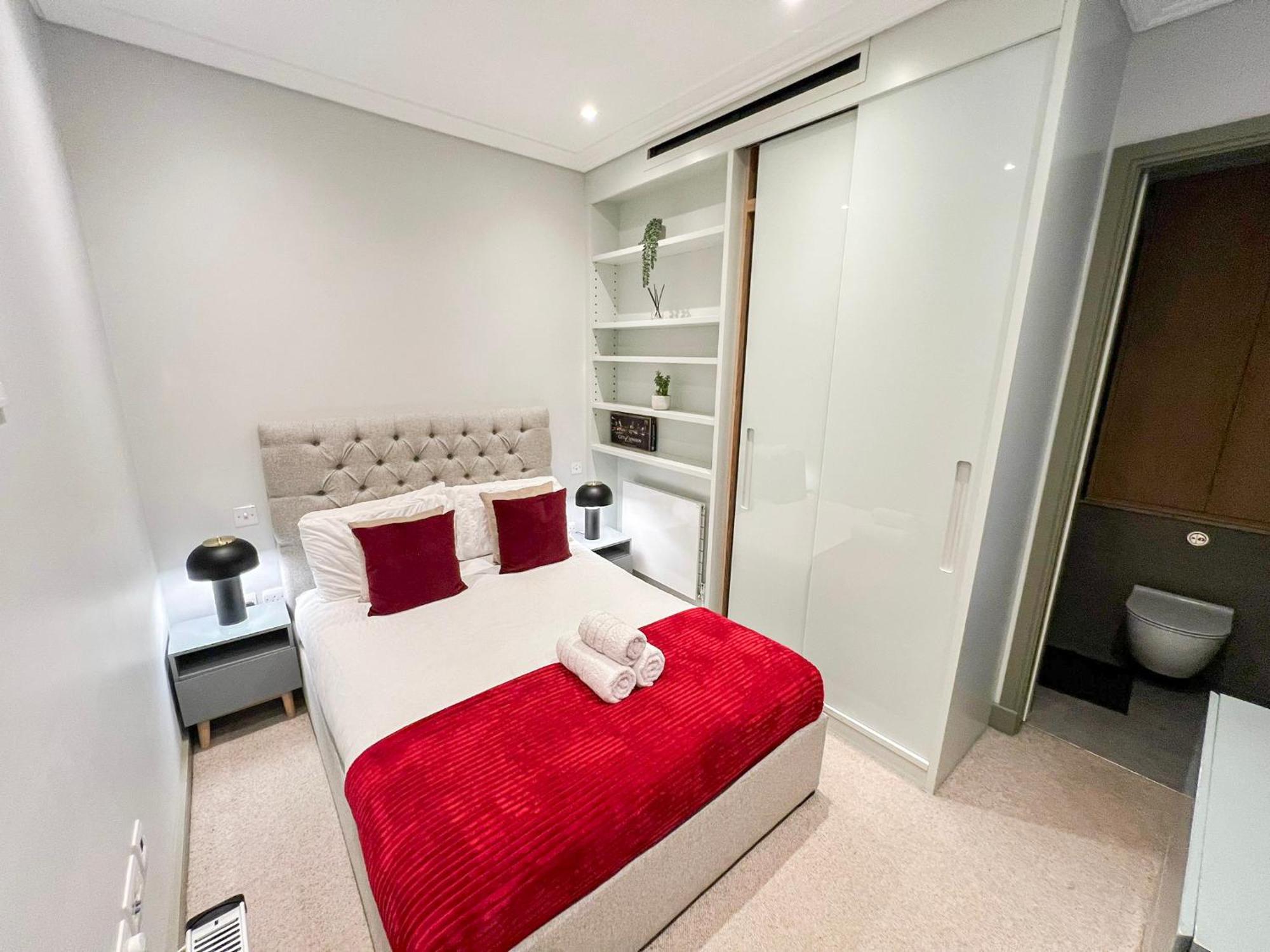 Posh 3 Bedroom Flat With Terrace And Indoor Fireplace In Mayfair, Near Hyde Park لندن المظهر الخارجي الصورة