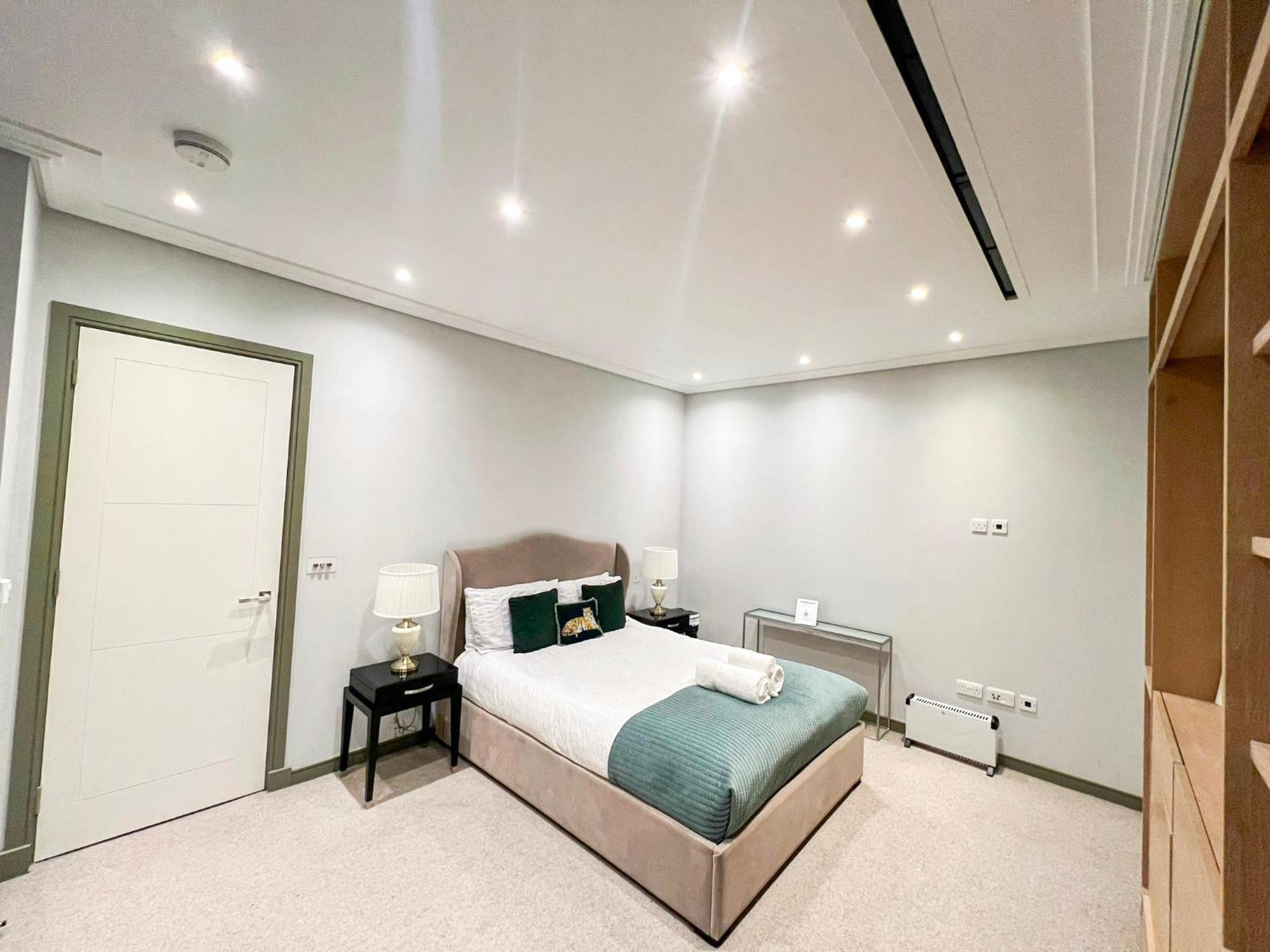 Posh 3 Bedroom Flat With Terrace And Indoor Fireplace In Mayfair, Near Hyde Park لندن المظهر الخارجي الصورة